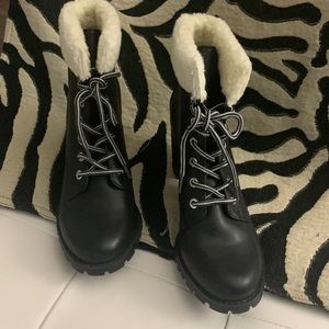 NWOB Bebe Black White Faux Leather & Fur Trim Lace Up Boot. Size 8.5 M